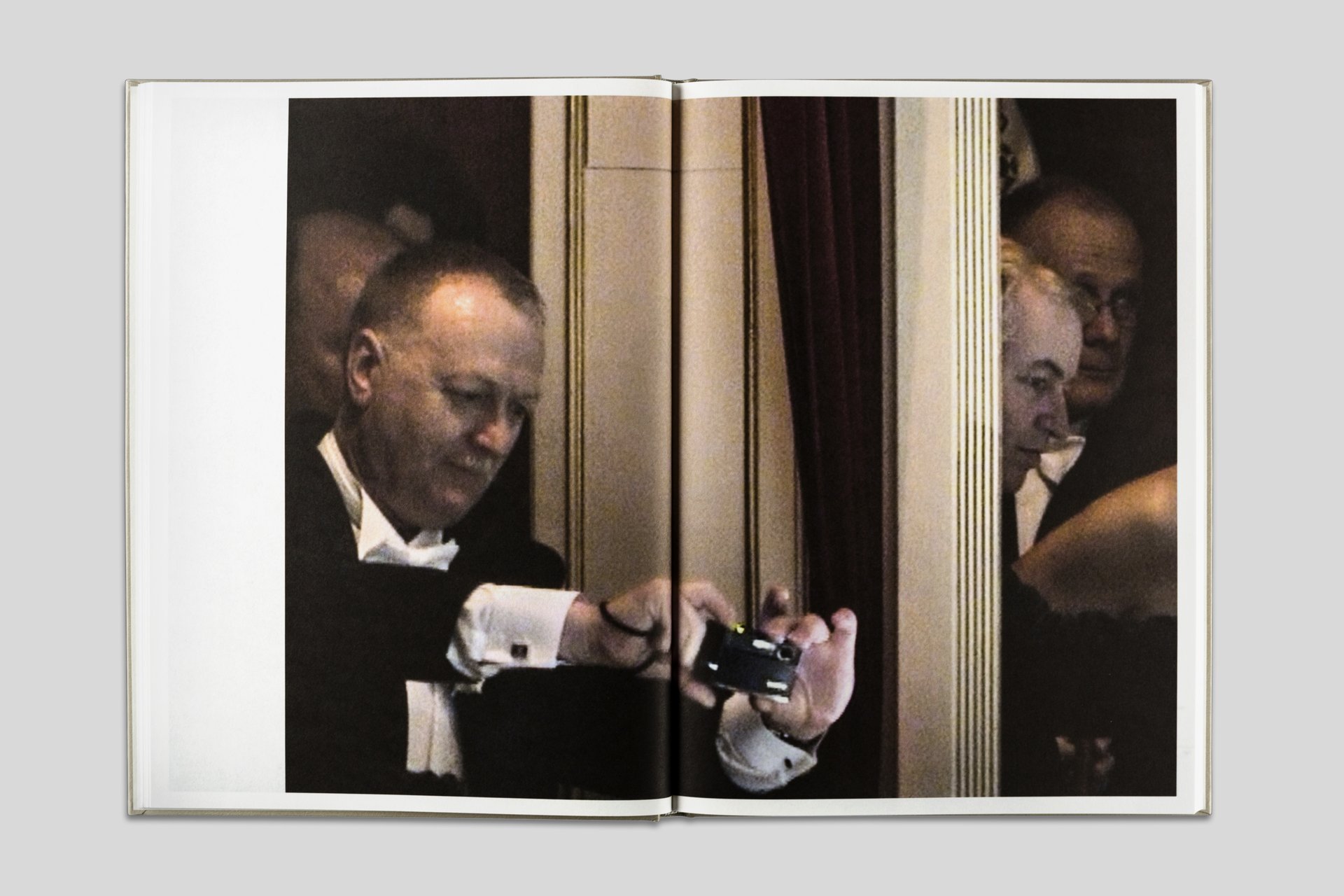 Jules Spinatsch. Vienna MMIX&mdash;10008/7000: Surveillance Panorama Project No. 4&mdash;The Vienna Opera Ball by Jules Spinatsch, spread